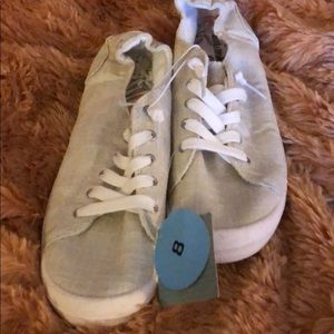 Margaritaville size 8 lace  up linen tennis shoes